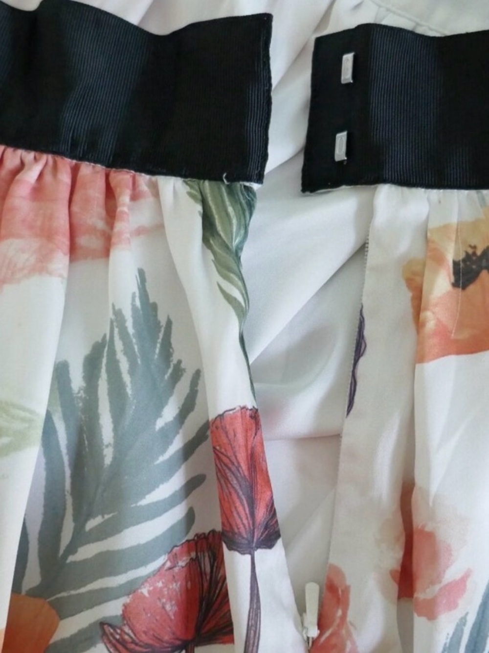 H&M Floral Pleated A-Line Skirt White Multicolor Size 6 - Picture 6 of 6